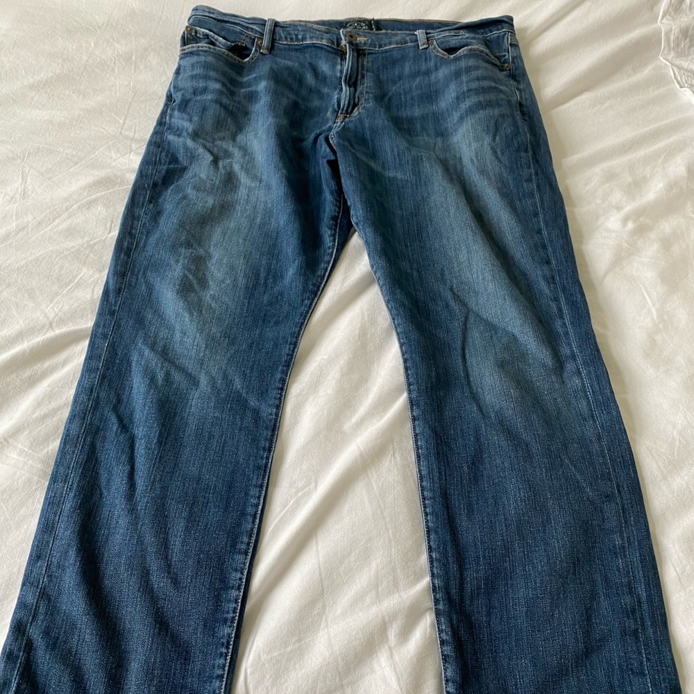 Men’s Lucky Brand Athletic fit jeans - medium wash